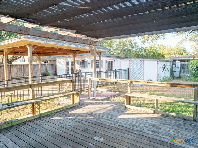 408 E Reuss Boulevard, Cuero, TX 77954