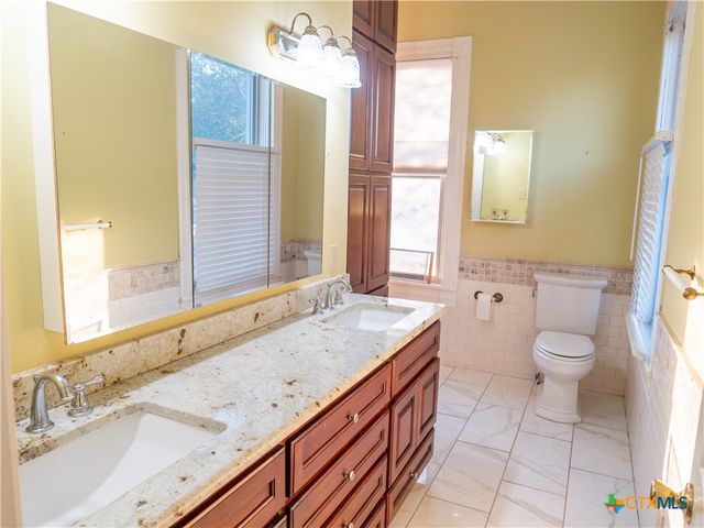 408 E Reuss Boulevard, Cuero, TX 77954