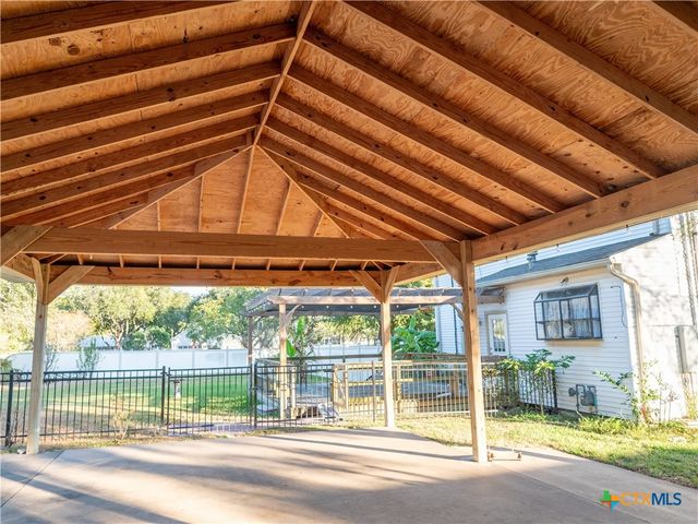 408 E Reuss Boulevard, Cuero, TX 77954