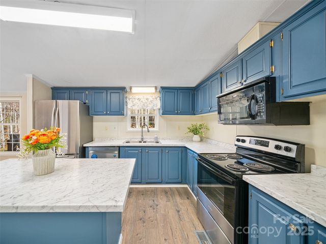 105 Satinwood Drive, Burnsville, NC 28714