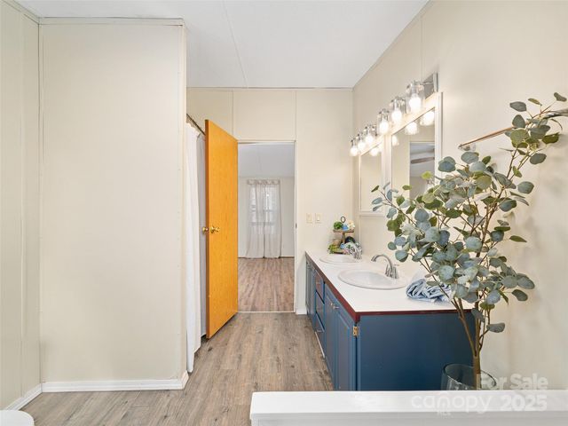 105 Satinwood Drive, Burnsville, NC 28714