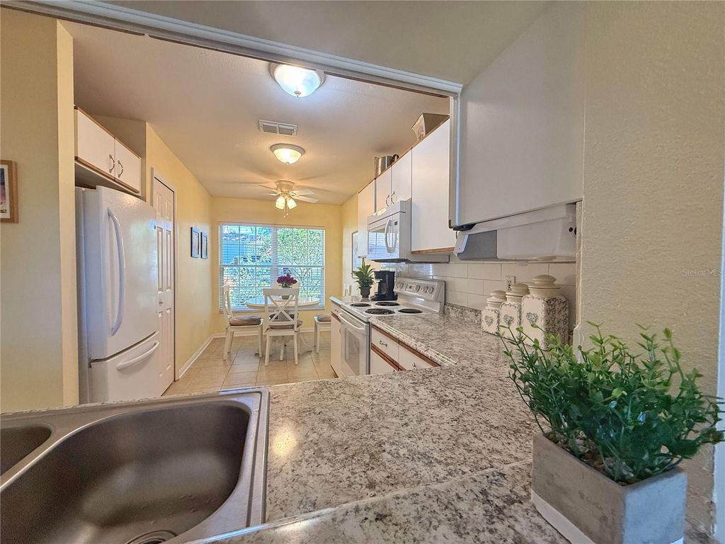 Image 15 of property listing at 3554 ROLLINGBROOK STREET, Clermont, FL 34711