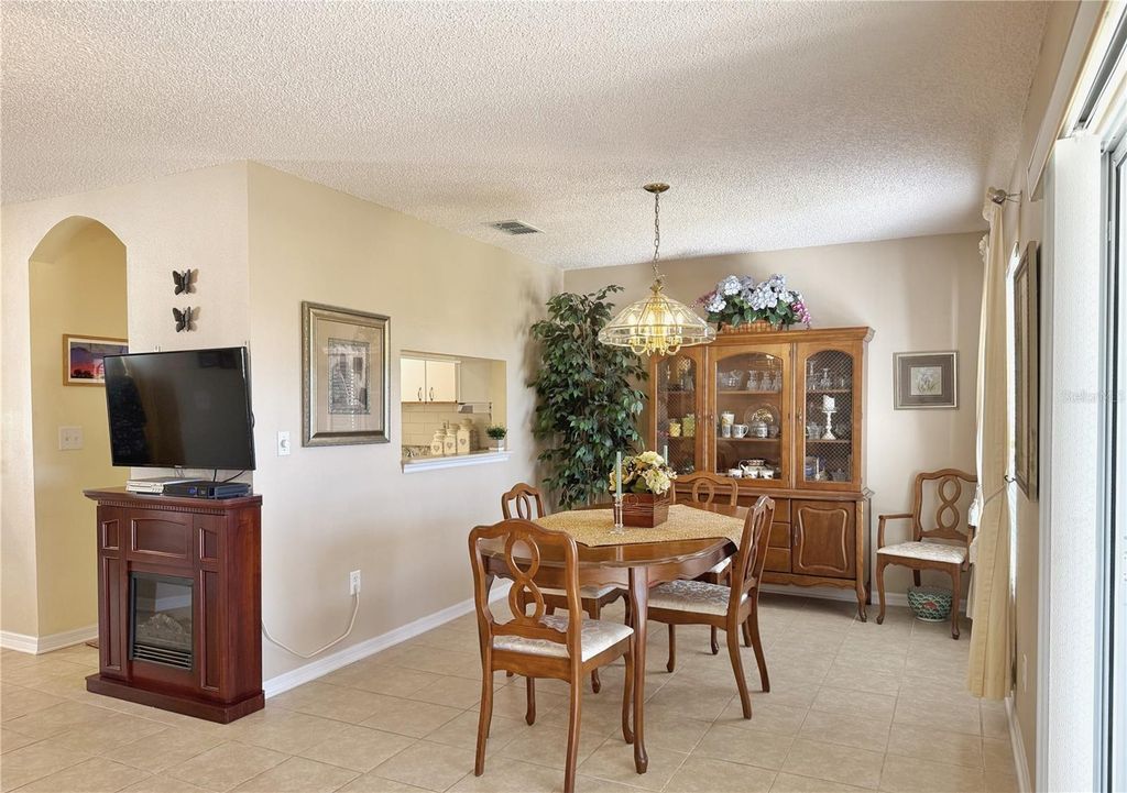 Image 7 of property listing at 3554 ROLLINGBROOK STREET, Clermont, FL 34711