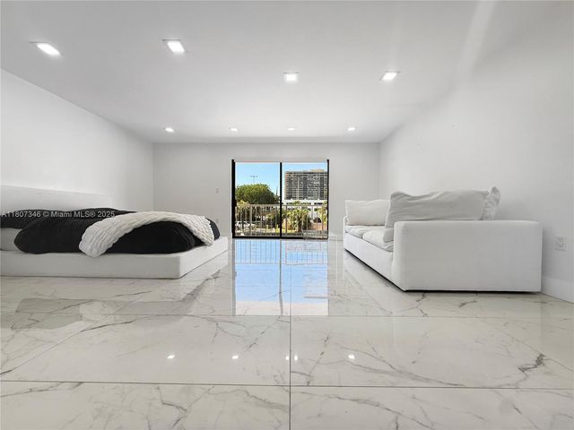 1650 NE 115th St 207, Miami, FL 33181