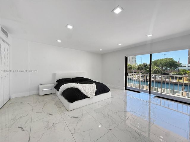 1650 NE 115th St 207, Miami, FL 33181