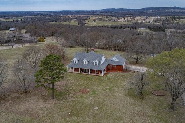 5972 Lamar Pettus Road, Fayetteville, AR 72703