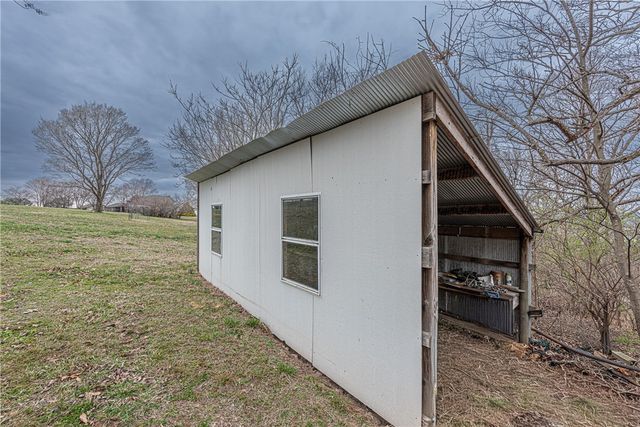 5972 Lamar Pettus Road, Fayetteville, AR 72703