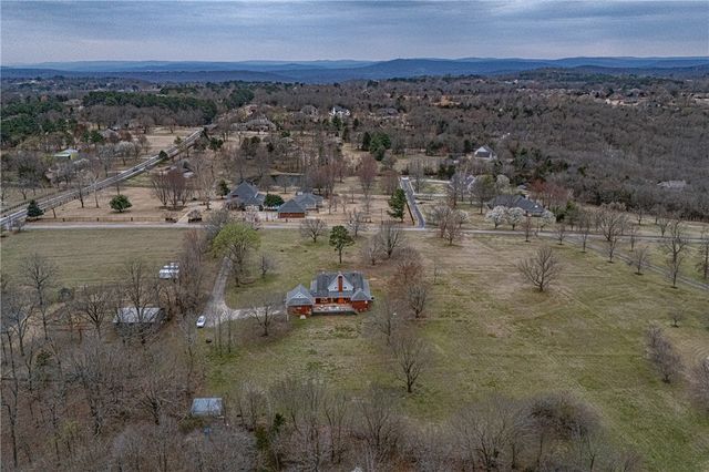 5972 Lamar Pettus Road, Fayetteville, AR 72703