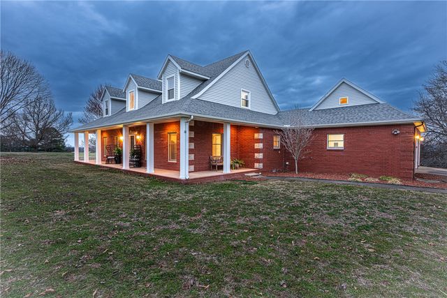 5972 Lamar Pettus Road, Fayetteville, AR 72703