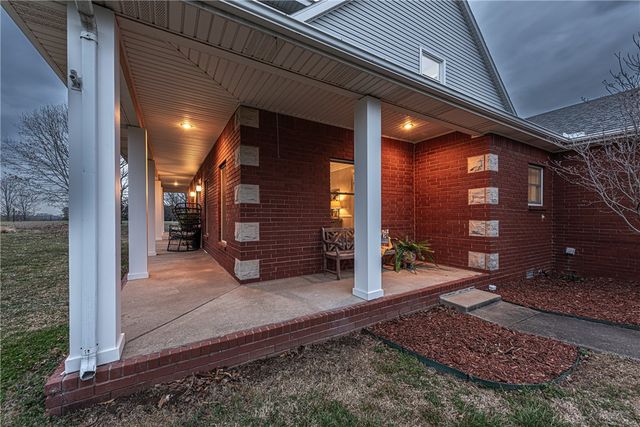 5972 Lamar Pettus Road, Fayetteville, AR 72703