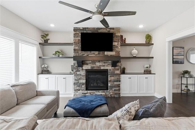 31700 W 164th Court, Gardner, KS 66030