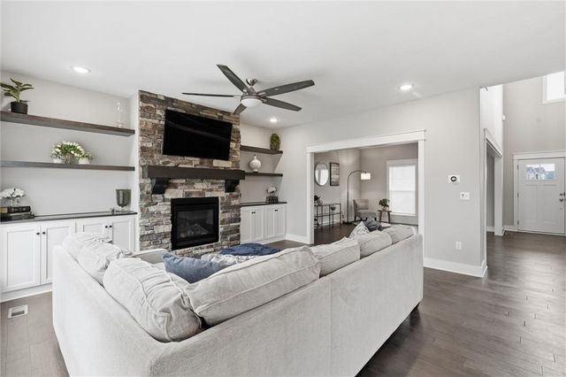 31700 W 164th Court, Gardner, KS 66030
