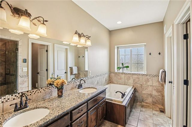 17530 254th Street, Tonganoxie, KS 66086