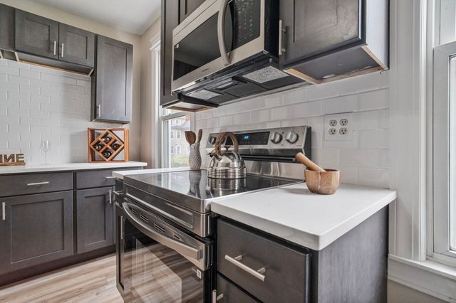 615 White St, Springfield, MA 01108