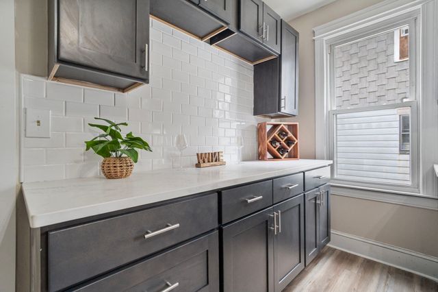 615 White St, Springfield, MA 01108