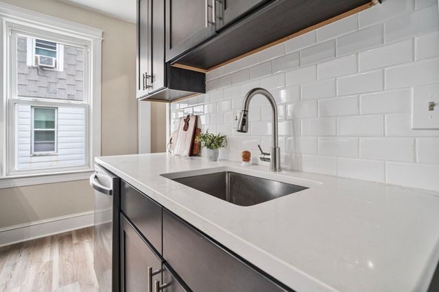 615 White St, Springfield, MA 01108
