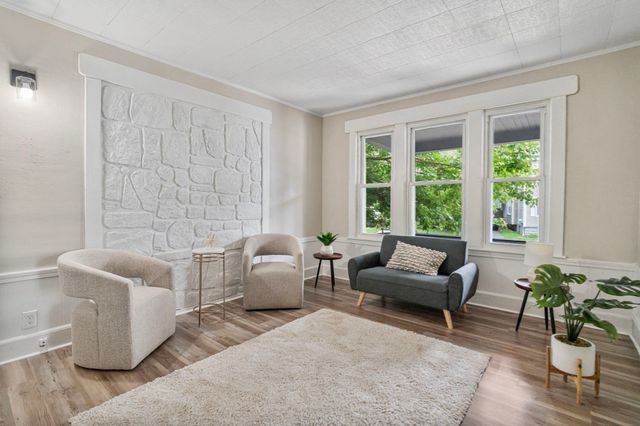 615 White St, Springfield, MA 01108