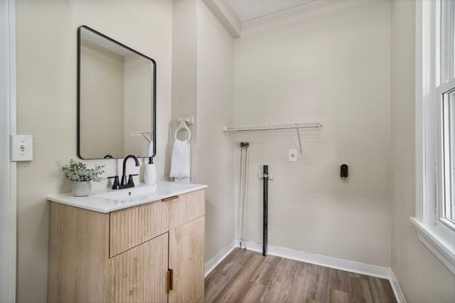 615 White St, Springfield, MA 01108
