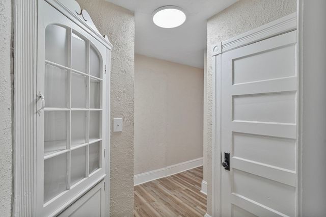 615 White St, Springfield, MA 01108
