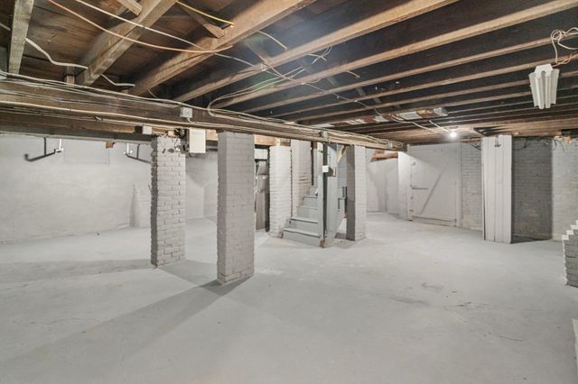 615 White St, Springfield, MA 01108