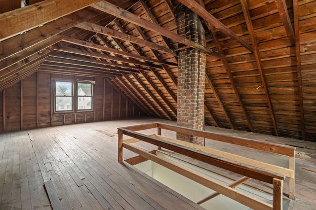 615 White St, Springfield, MA 01108