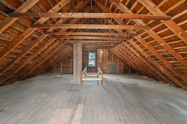 615 White St, Springfield, MA 01108