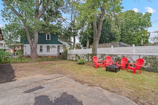 615 White St, Springfield, MA 01108