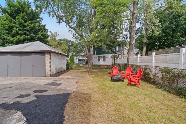 615 White St, Springfield, MA 01108