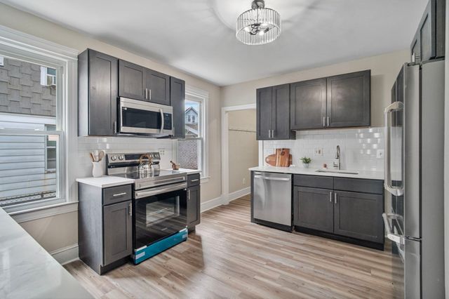 615 White St, Springfield, MA 01108