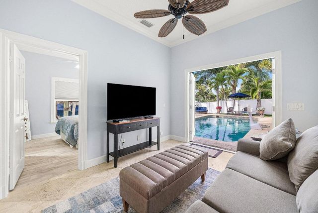 906 Dolphin Drive, Jupiter, FL 33458