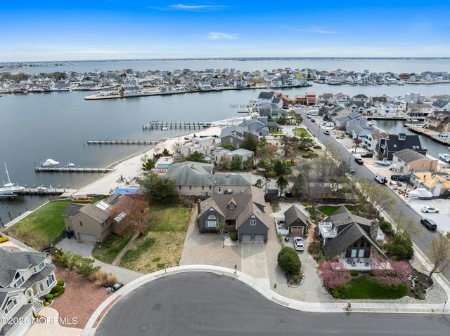 52 Aldo Court, Toms River, NJ 08753