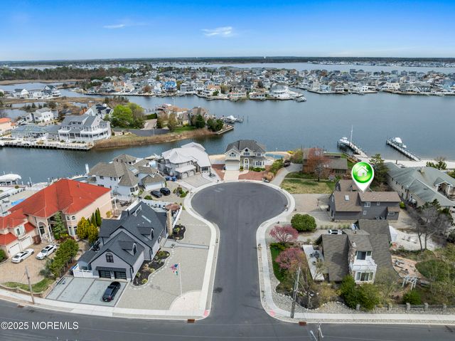 52 Aldo Court, Toms River, NJ 08753