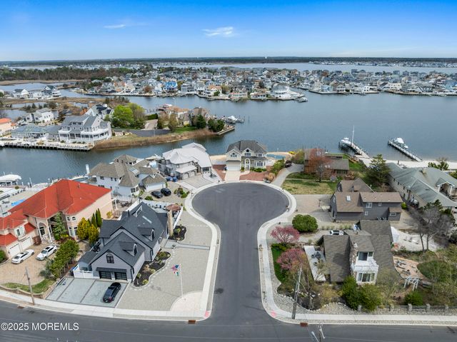 52 Aldo Court, Toms River, NJ 08753