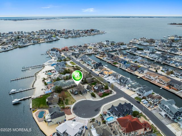 52 Aldo Court, Toms River, NJ 08753