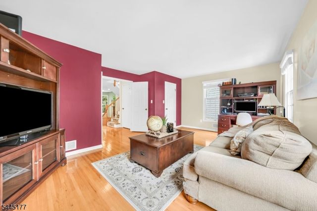 15 Nuthatcher Ct, Wayne Twp., NJ 07470