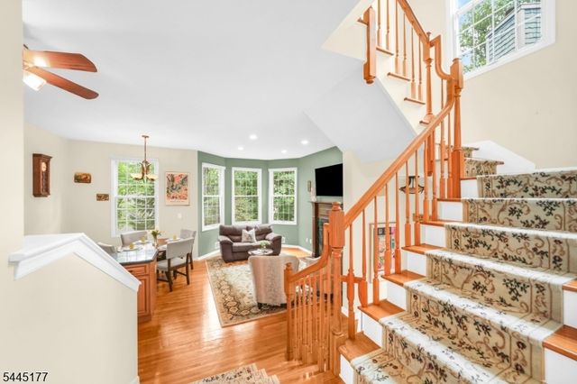 15 Nuthatcher Ct, Wayne Twp., NJ 07470