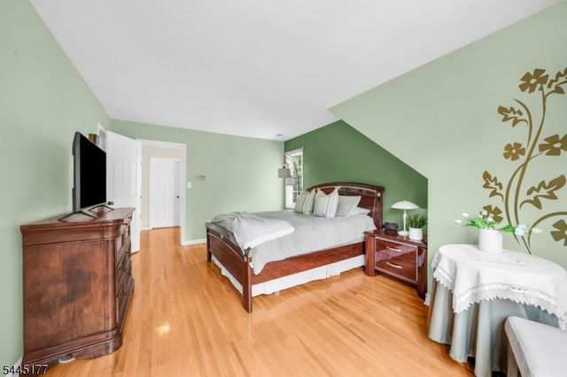 15 Nuthatcher Ct, Wayne Twp., NJ 07470