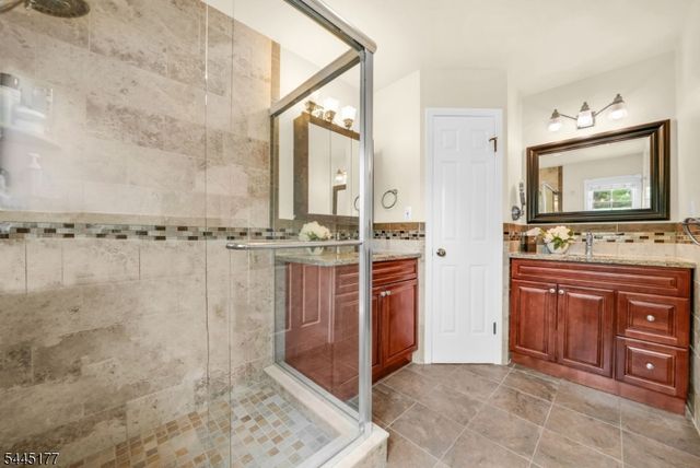 15 Nuthatcher Ct, Wayne Twp., NJ 07470