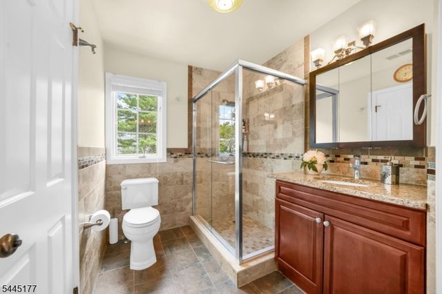 15 Nuthatcher Ct, Wayne Twp., NJ 07470