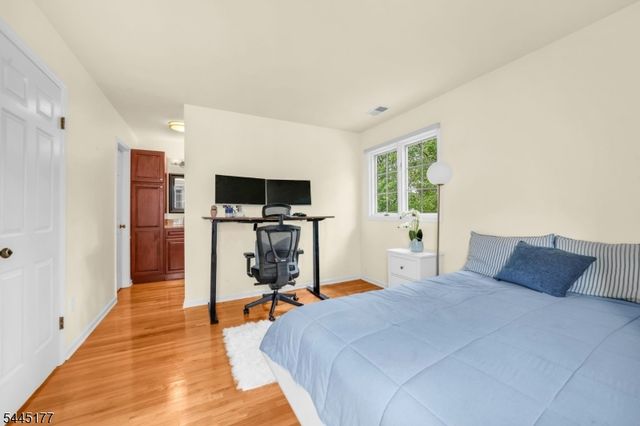 15 Nuthatcher Ct, Wayne Twp., NJ 07470