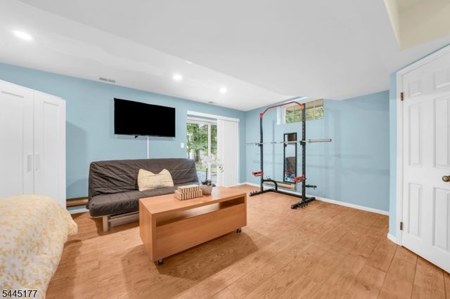 15 Nuthatcher Ct, Wayne Twp., NJ 07470
