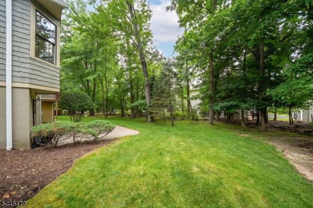 15 Nuthatcher Ct, Wayne Twp., NJ 07470
