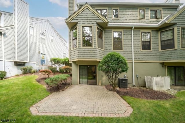 15 Nuthatcher Ct, Wayne Twp., NJ 07470