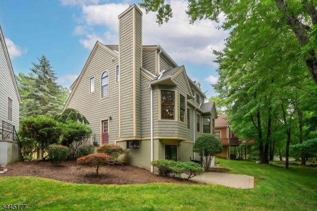 15 Nuthatcher Ct, Wayne Twp., NJ 07470