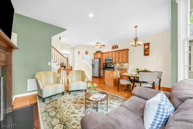 15 Nuthatcher Ct, Wayne Twp., NJ 07470