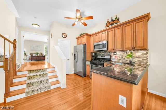 15 Nuthatcher Ct, Wayne Twp., NJ 07470