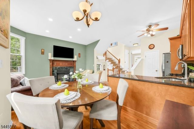 15 Nuthatcher Ct, Wayne Twp., NJ 07470