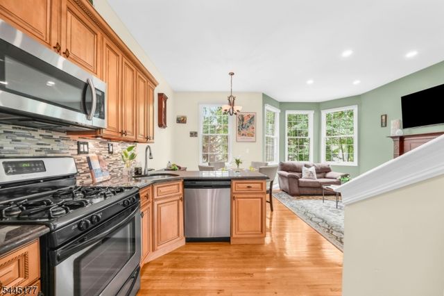 15 Nuthatcher Ct, Wayne Twp., NJ 07470
