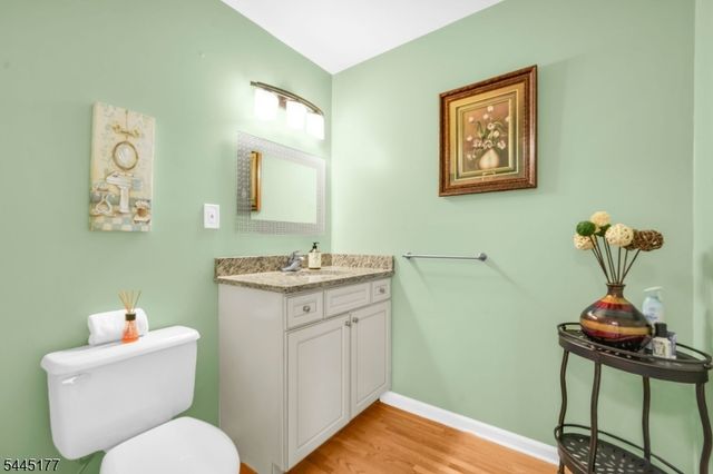 15 Nuthatcher Ct, Wayne Twp., NJ 07470