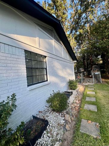 5 Coral Court, Little Rock, AR 72212